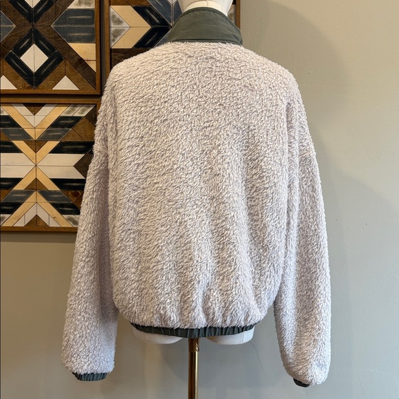 Vuori Women’s Cozy Sherpa Popover size Small - Picture 5 of 9